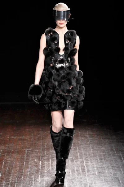 Look 14